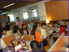李青姐姐為我們介紹風潮公司各部門